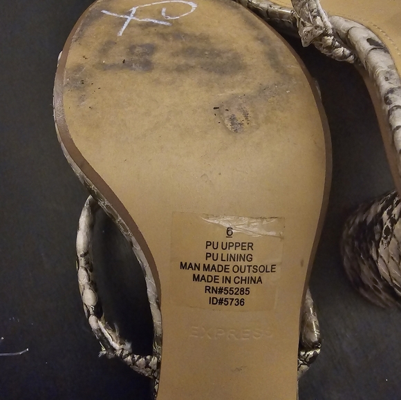 Express size 6 snake print sandal - Picture 4 of 4